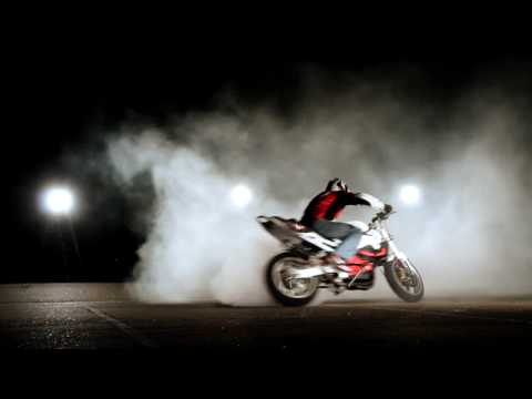 Egyedi streetfighter moci