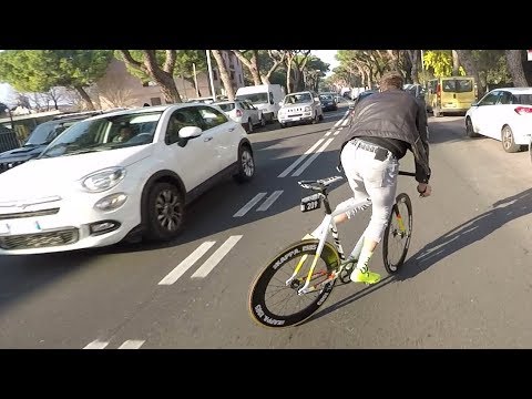 Incredible Video - Action in the Traffic - FIXEDGEAR - No Brakes