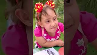 Maria Clara finge brincar de vender PICOLÉ | Pretend Play Selling Ice Cream MC Divertida