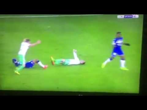 Vincent Pajot tombe KO après un choc avec le Bastiais Saint-Ruf