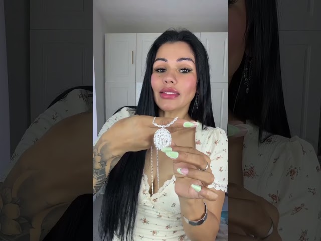 Vídeo relacionado con SAFIGLE 3piezas Collar De Gargantilla Unisex Colgante De De Demonio y Diseño De Luna Joyería Protectora Para Cumpleaños y