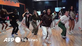 南アフリカ発の「アマピアノ」 ダンスは世界を席巻（2025年5月撮影）