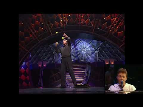 Amazing Juggling Finale by Chris Bliss 2006 1080 HD
