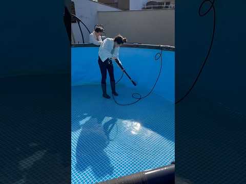 We're cleaning our pool - last part ✨ | #lesotwins 👯‍♀️