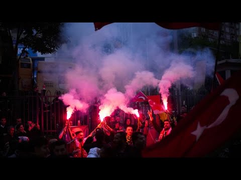 شاهد احتفالات واسعة لأنصار أردوغان والمعارضة تتعهد بالفوز