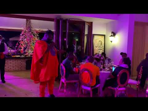 Prestation Cabrel Nanjip devant @samueletoo9 @ Djitap @Diouf @Roger Milla @SONG le Ministre D’Etat