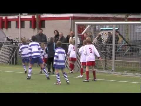 RKDEO E5 - Oliveo E3 voetbalwedstrijd in Nootdorp