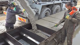 תהליך בניית קירות בטון בתפזורת. מפעל ייצור המוני של בלוקי בטון בקוריאה