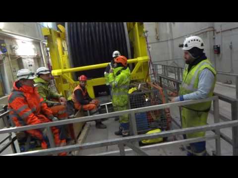 Axpo Linthal 2015 - Nexans 380kV Kabelanlage - Abfahrt Standseilbahn mit Bobine