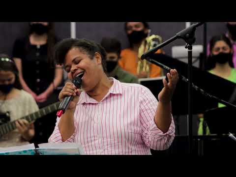 A Maior História de Amor | Adriana Reis | Ministério Assim Está Escrito