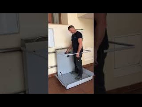 Beispiel eines Plattformlift für Rollstuhlfahrer von SOBRAtec: