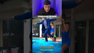 Outras pessoas caminhando na água X o mais lendário 😳