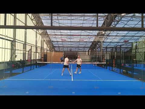Padel exercise: protecting feet and back!