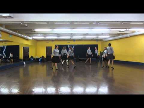 Scottish step dance "Bonny Dundee" with transformation