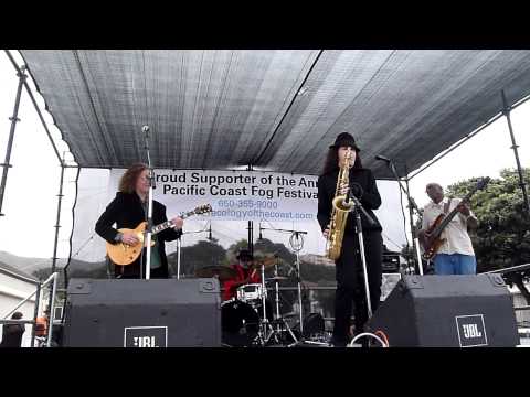 Nancy Wright sings with the Stan Erhart Band at Fogfest 9-2-11