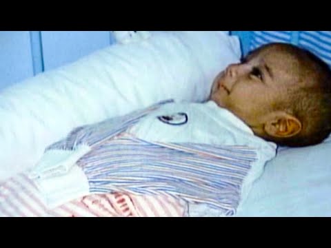 Ápolónő Elhagyott Babát Talált a Kórházban, Majd felsikolt, amikor felemeli a takaróját...