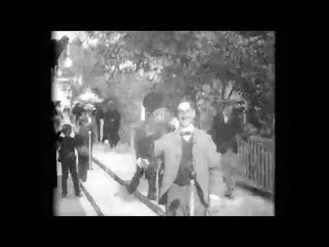 1900 - Panoramic view of the moving sidewalk at the Paris Exposition - James White (Edison Studios)