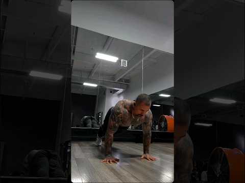 Tc Kapone Bustdown Session #beastmode #burpees #prisonworkout #burpeeworkout #programtime #Maquina