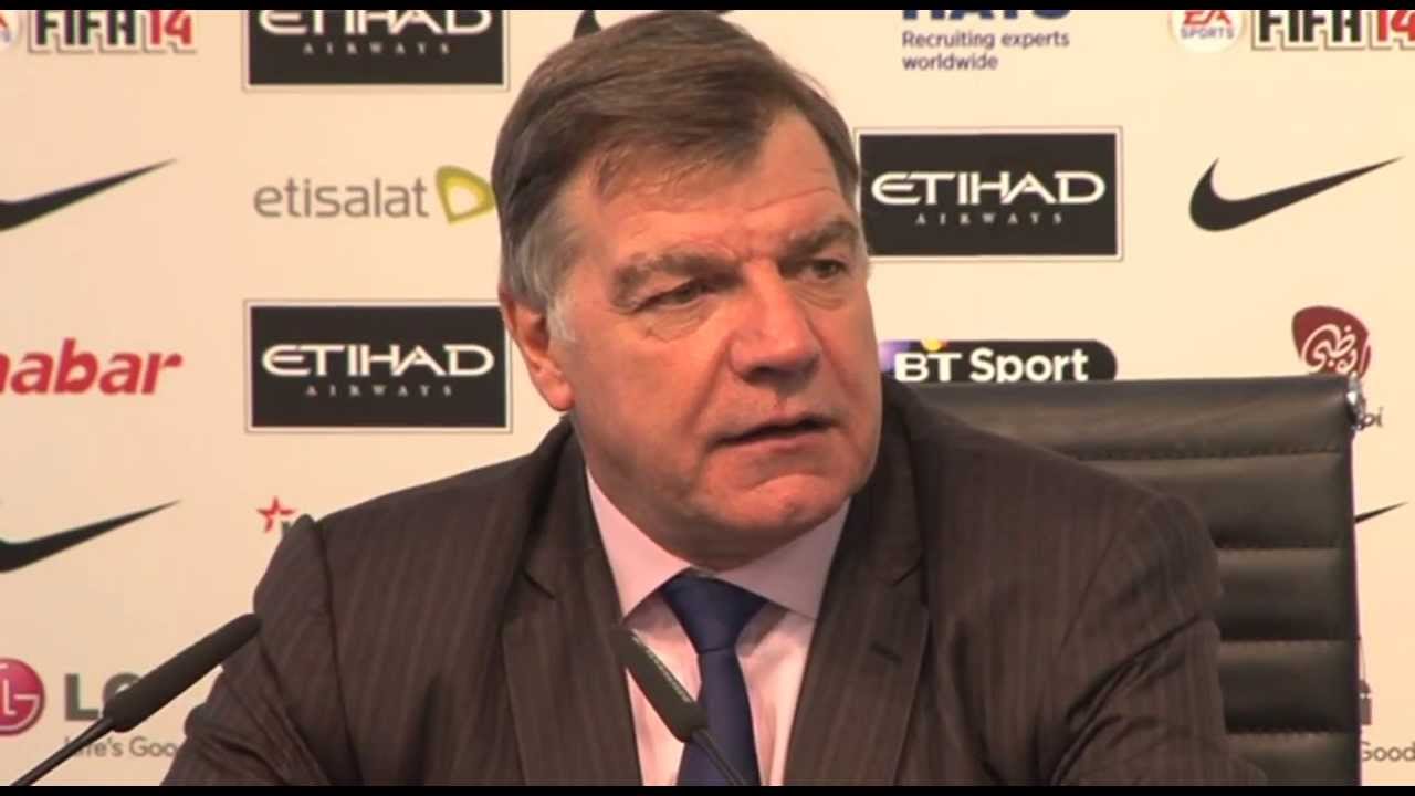 Sam Allardyce laughs off questions about West Ham fans chanting to 'f**k off' - YouTube