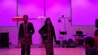Download lagu Anggi & Fauzi Fashion Show 15Oct2011.mov mp3