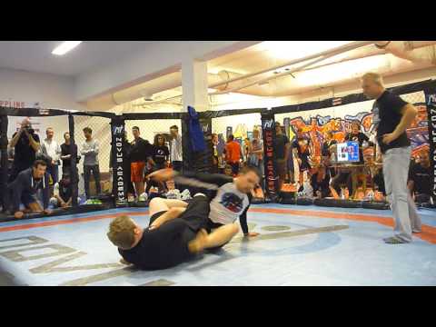 Grotta Grappling '14 Q3 - Jakob Økland [SW +97.5kg Beginner - Kamp 2] vs Ukjent (Finals)