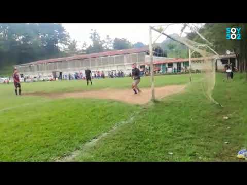 Insólito Penalti en canchas abiertas de Cobán