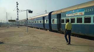 preview picture of video 'Going to Rewa Vanvihar In Rewa Station'