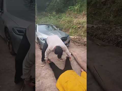 看看这是什么情况！ #automobile #正能量剧情 #funny #正能量剧情 #弘扬正能量 #movie