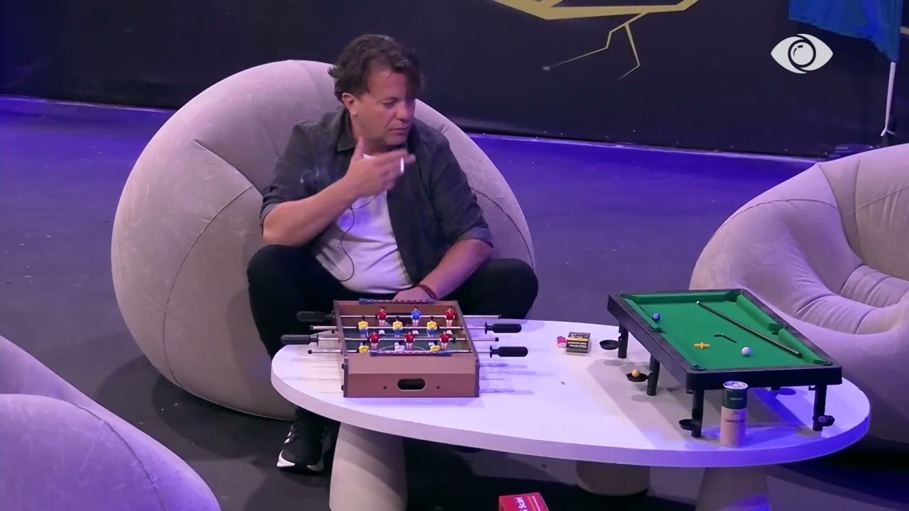 Laerti dhe Gjesti luajnë së bashku futboll tavoline