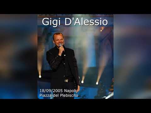 Gigi D'Alessio e Carlo Buccirosso (Live Piazza del Plebiscito)