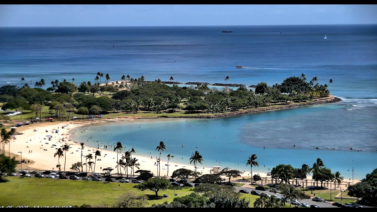 Live webcam view of Ala Moana Marina & Beach