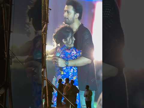 A random girl hug Atif Aslam in live concert #atifaslam #dhaka #love