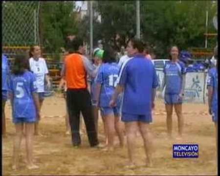 Éxito del torneo de balonmano playa
