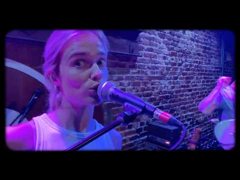 Florrie - Looking For Love (Official Video)