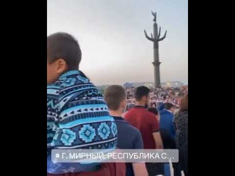 В Якутии полиция разогнала праздник с участием около 1500 человек В Якутии полиция разогнала праздник с участием около 1500 человек