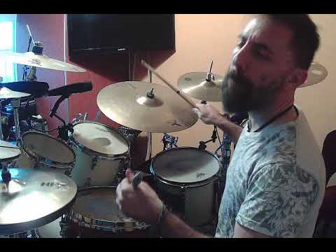 FDT Funky but Smooth - Drumless (www.FreeDrumlessTracks.net)