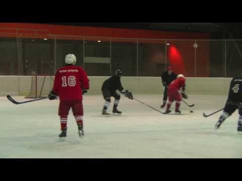 Eishockeymatch Fußballer Allhartsberg gegen Allhartsbiker