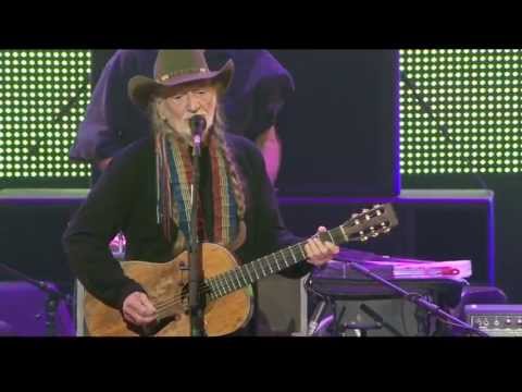 Willie Nelson - Good Hearted Woman (Live at Farm Aid 2013)