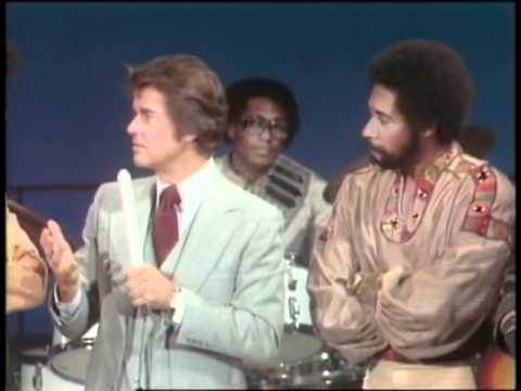 Dick Clark Interviews The Commodores - American Bandstand 1976