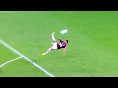 LEGENDARY ACROBATIC GOALS IN FOOTBAL