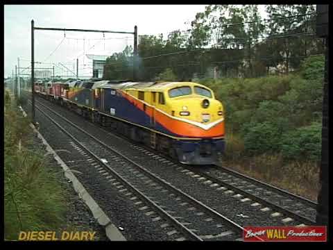 Australian diesel locomotives - transfer of withdrawn FreightCorp 49s - May 2001.