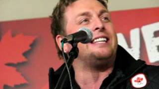 Johnny Reid performs &#39;Out of the Blue&#39; in the JRfm Fan Jam Lounge.