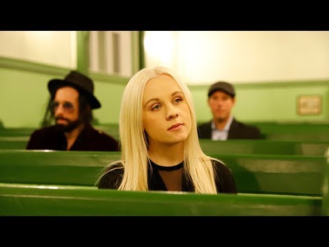 Annsofi feat. JP Paulsen and Jerry Geraldi - Oh Holy Night (Official Music Video)