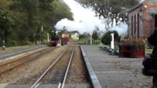 preview picture of video 'Train Push-me-pull-you leaving Castletown Station'