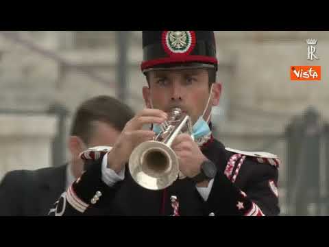 Giorno dell’Unità Nazionale e delle Forze Armate, Mattarella depone una corona al Milite Ignoto