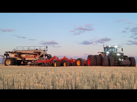 Fendt 1050 on night shift!