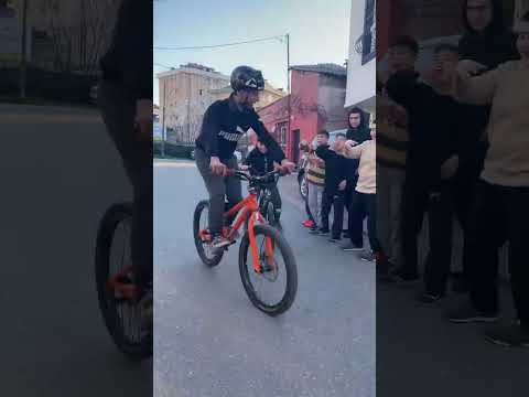 Ne kadar iyi yaparsan yap sevilmedikten sonra hiç kimsenin gözünde iyi değilsin 🙏