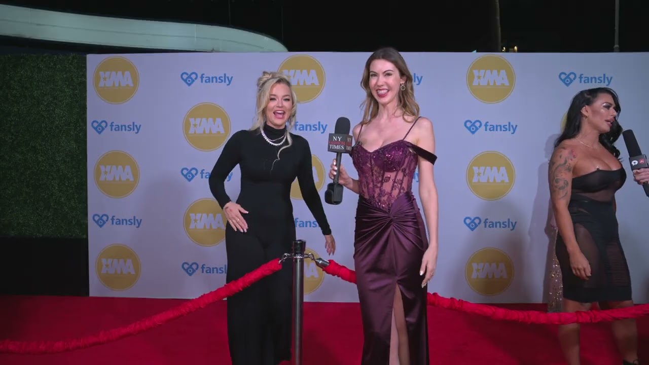 Ellie James poses with Blake at XMAAwardsLA on the red carpet