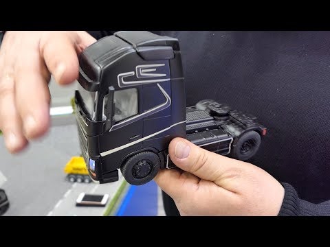 Siku - 1:32 John Deere With Front Loader (313-3652) video
