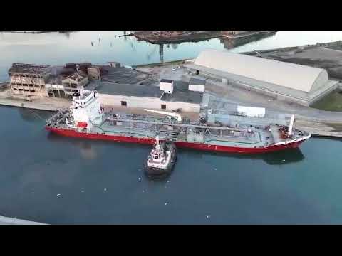 accosto della nave Blue Ciment al Porto Marghera